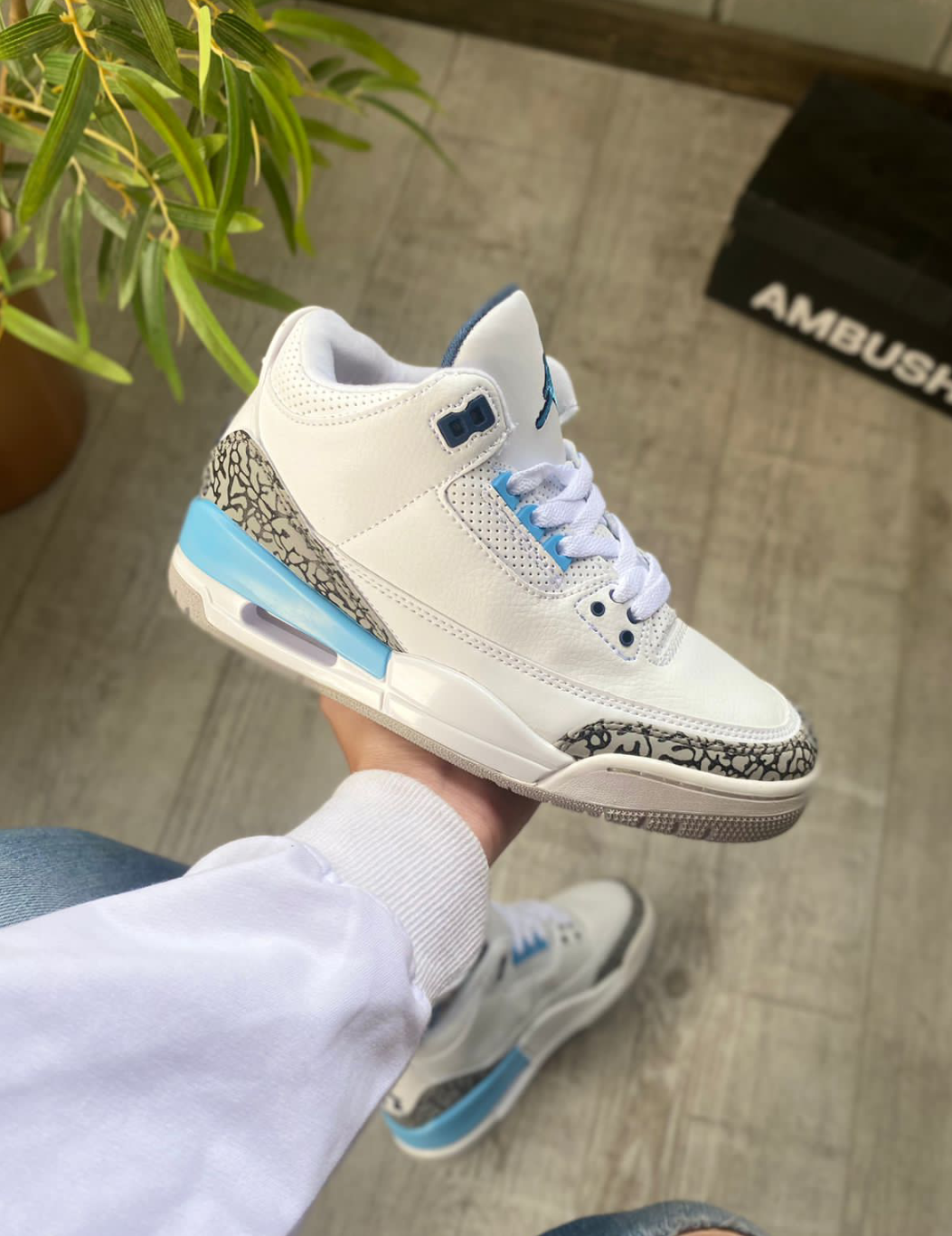 TENIS JORDAN RETRO 3 WHITE BLUE DAMA